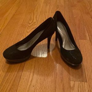 Black with shiny lining heels